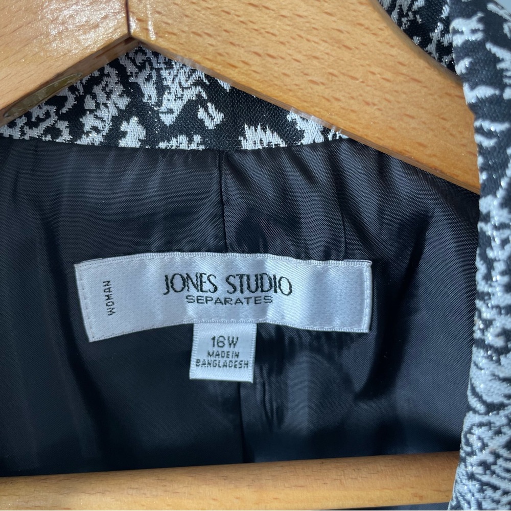 Jones Studio Sharp Black and SIlver Blazer, Animal Print, size 16W - Picture 4 of 10